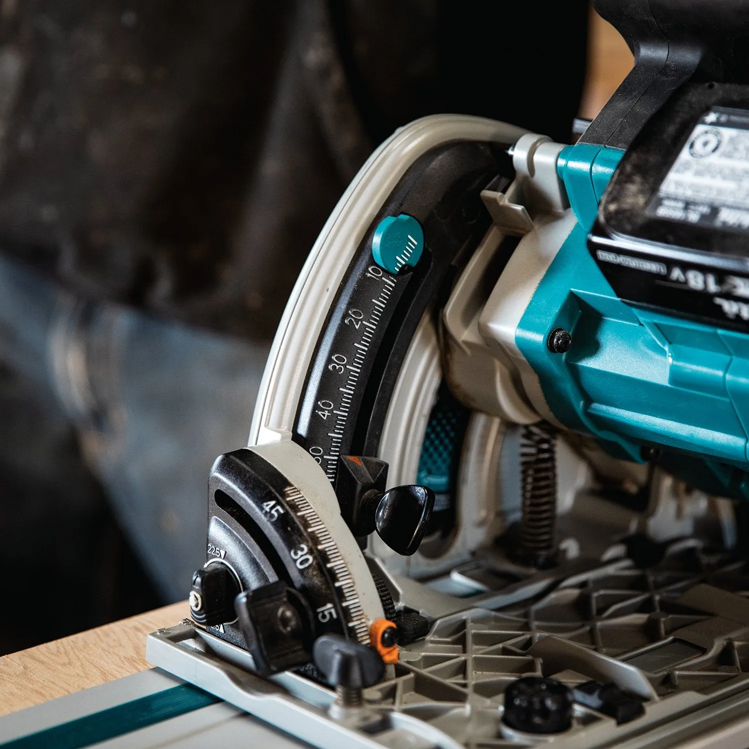 Makita (XPS01PTJ) 36V (X2) LXT® Brushless 6-1/2" Plunge Circular Saw Kit (5.0Ah)