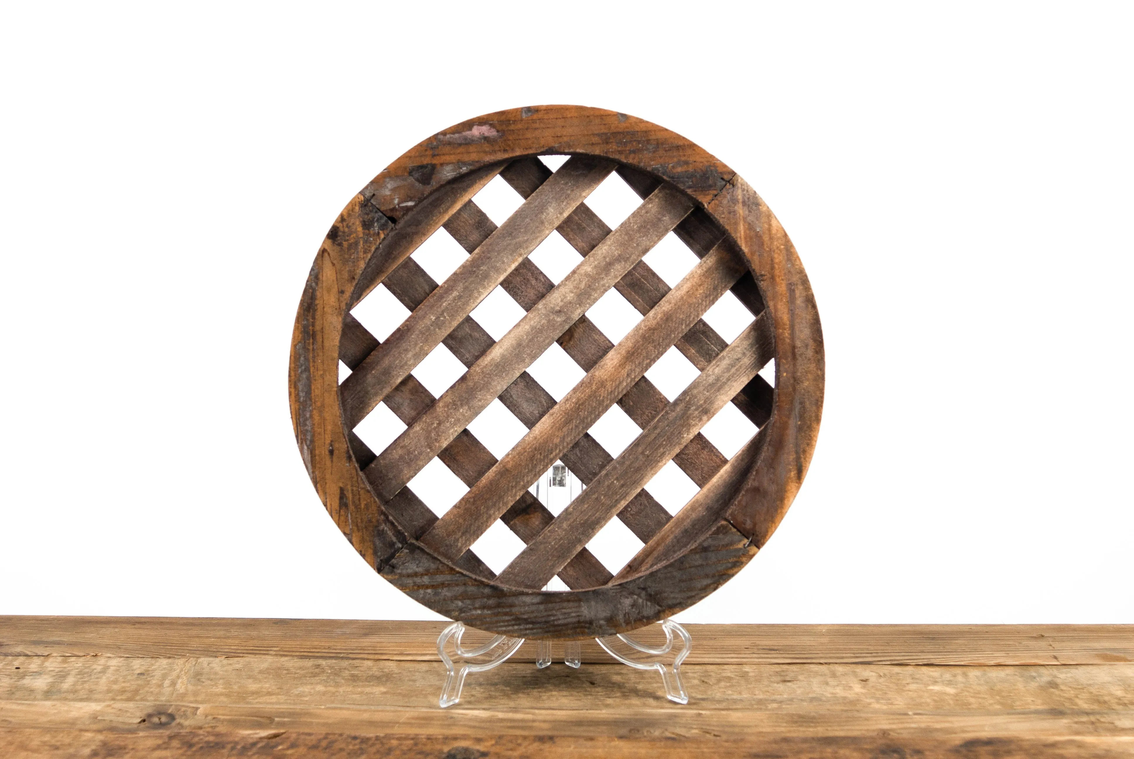 Tuscan Lattice Wood Charger