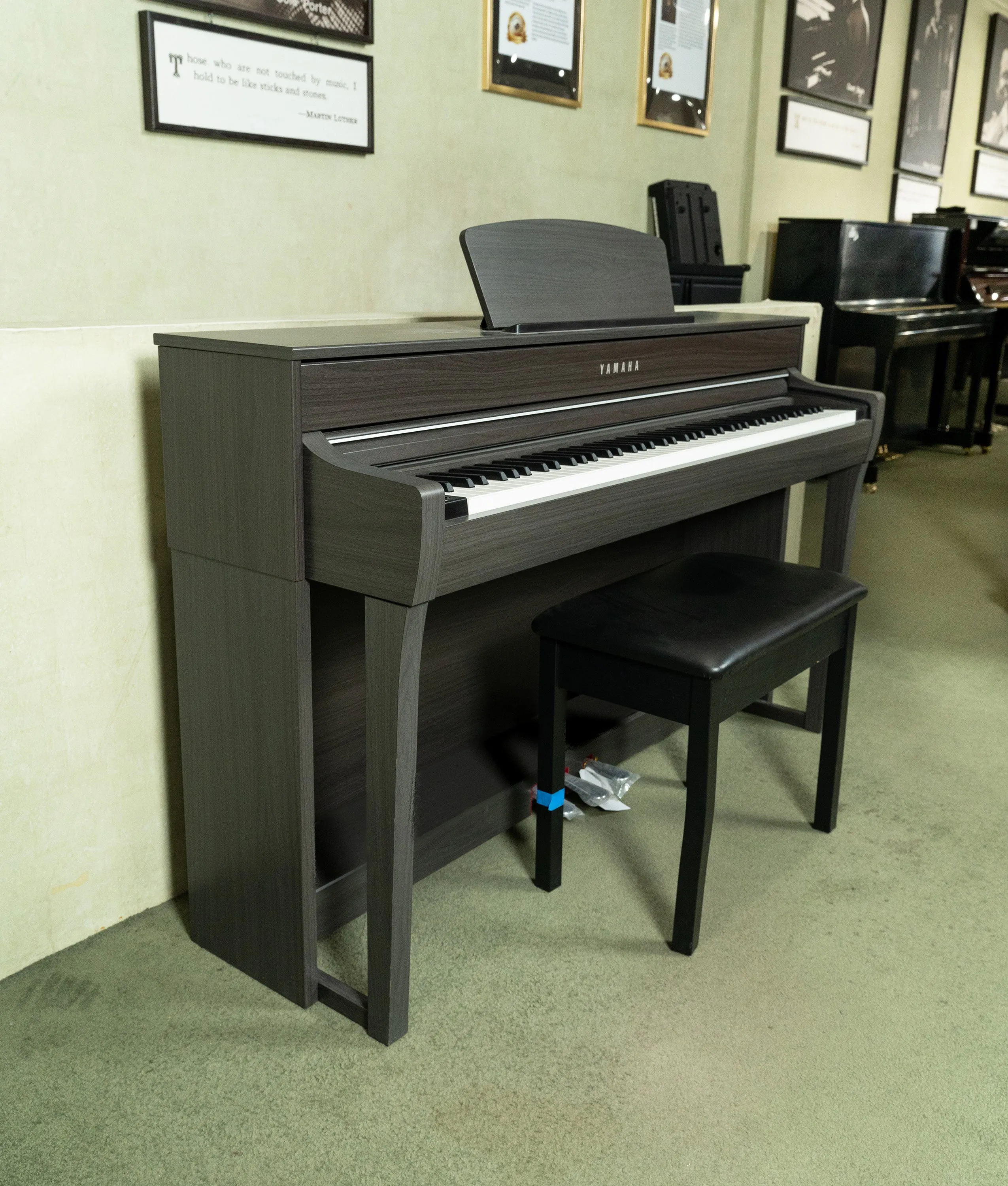 Yamaha Clavinova CLP-735 Digital Piano - Dark Walnut | Used